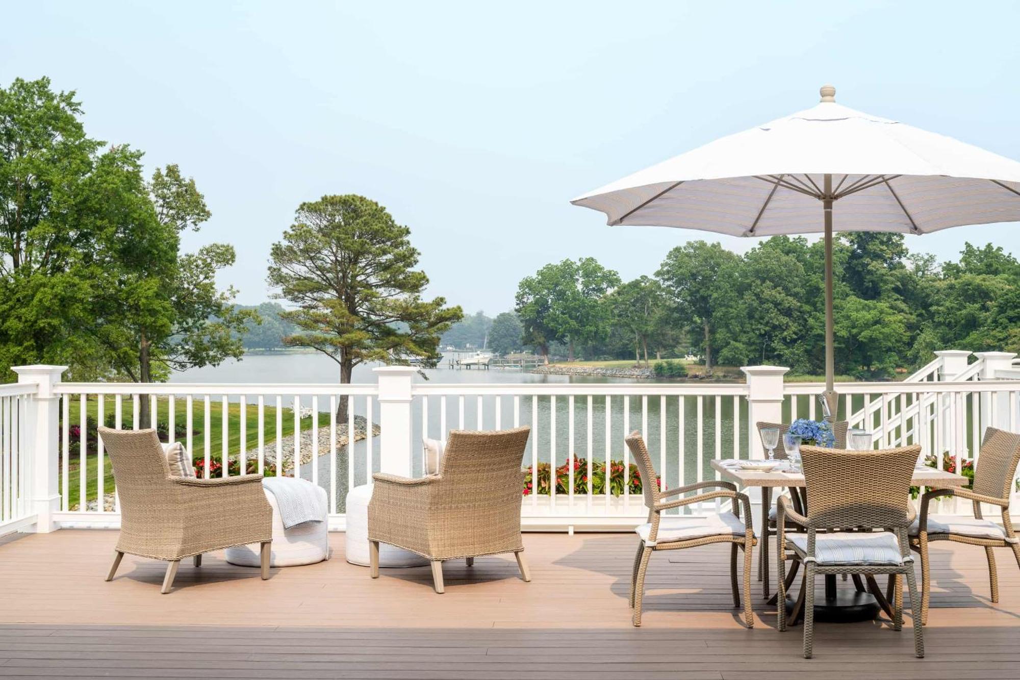 The Oaks Waterfront Inn 4*