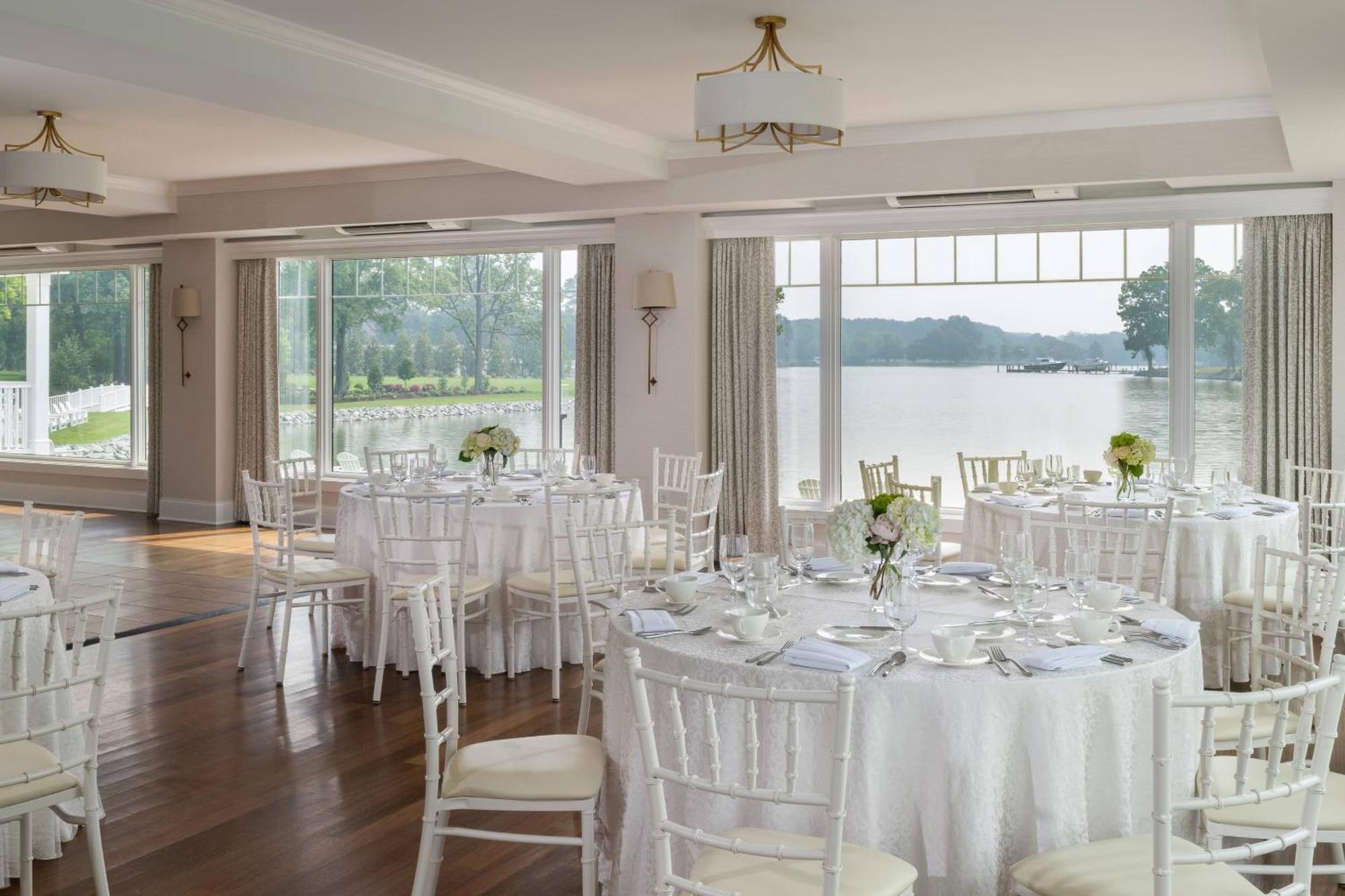 The Oaks Waterfront 4*