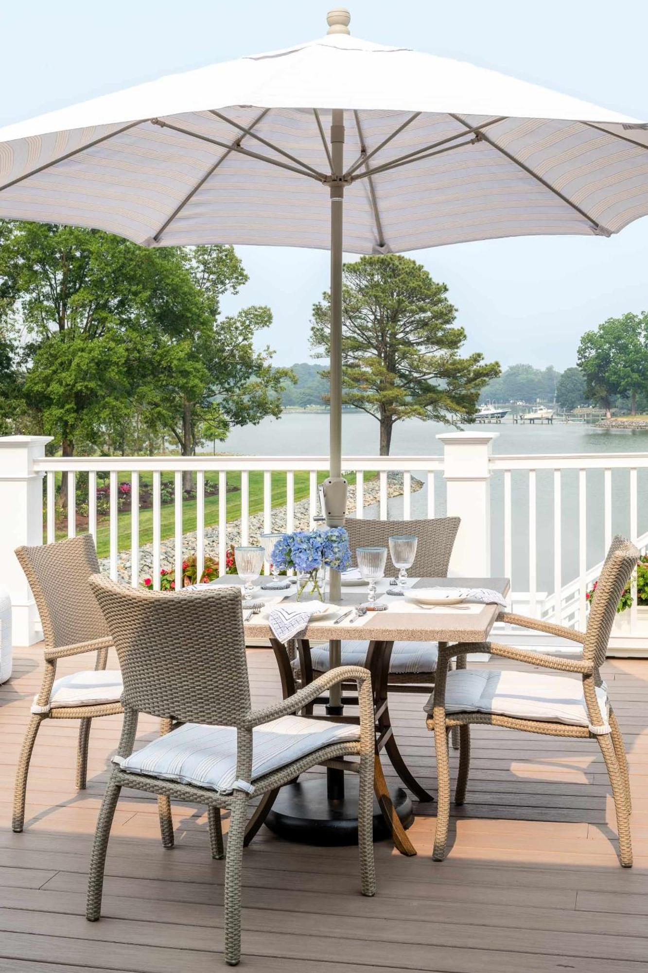 The Oaks Waterfront Inn